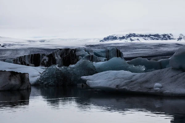 Randonnée vers le glacier. Température rude, froide et humide . — Photo