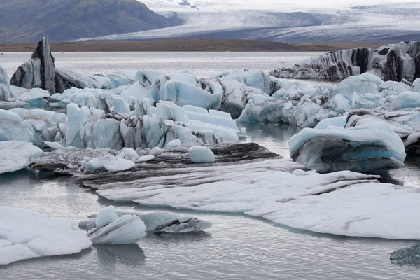 Senderismo al glaciar. Clima duro, frío y húmedo . —  Fotos de Stock