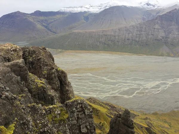 Senderismo al glaciar. Clima duro, frío y húmedo . — Foto de Stock