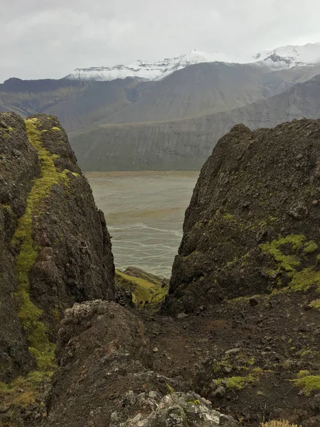 Senderismo al glaciar. Clima duro, frío y húmedo . — Foto de Stock