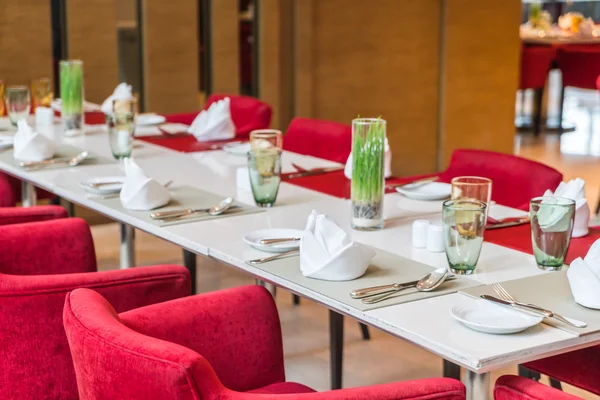 Tables and chairs in restaurant . — Stock Photo, Image