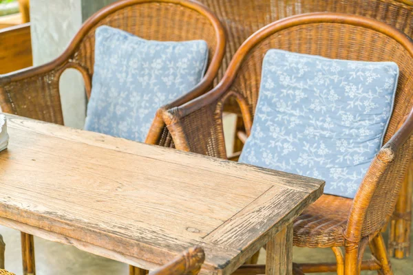 Stoły i krzesła w kawiarni na świeżym powietrzu restauracja . — Zdjęcie stockowe