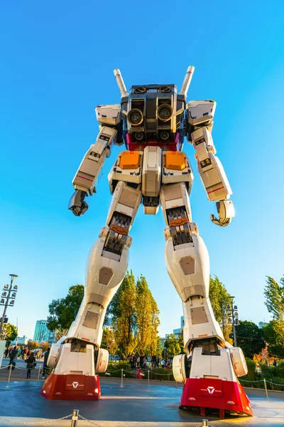 Actuaciones Gundam de tamaño completo fuera de DiverCity Tokyo Plaza, Oda —  Fotos de Stock