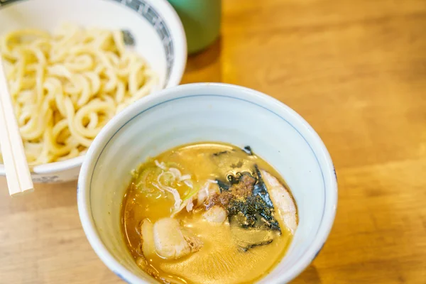 Japansk nudel på bordet — Stockfoto