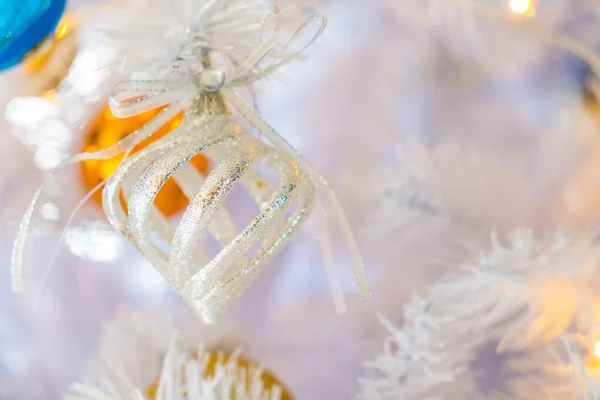 Árbol de Navidad y decoraciones — Foto de Stock