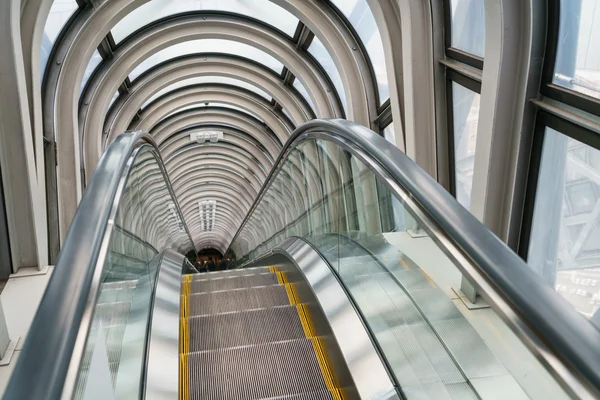 Escalator in modern building — Stock Photo, Image