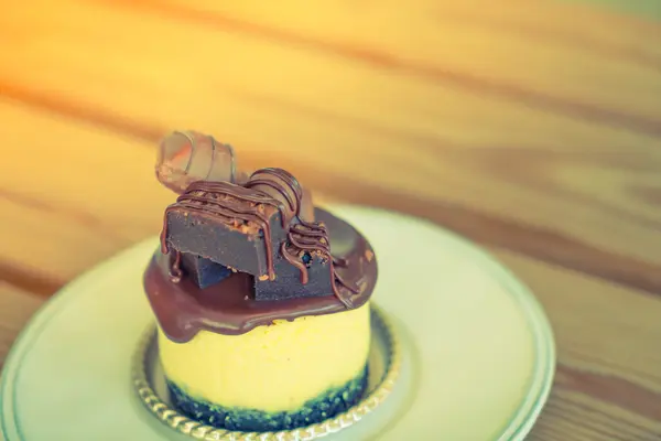 초콜릿 케이크 ( 사진 처리 된 빈티지 효과 ). ) — 스톡 사진