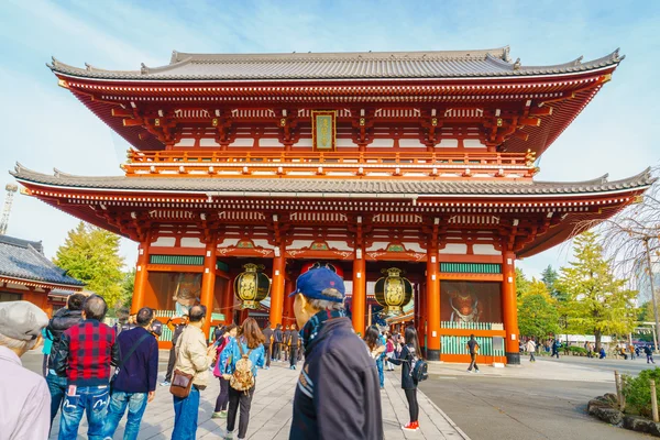TOKYO, GIAPPONE - 24 novembre 2015: Visita turistica a Sensoji Tem — Foto Stock