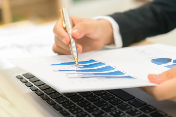 Business people using laptop and Financial charts at meeting off — Stock Photo, Image