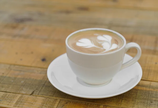 Latte Coffee Art auf dem Holztisch — Stockfoto