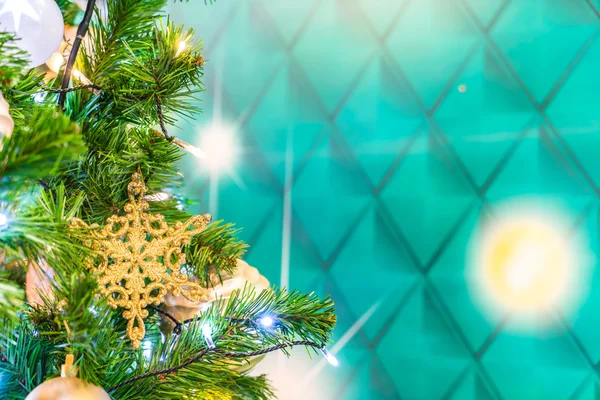 Primo piano di decorazioni albero di Natale sfondo — Foto Stock