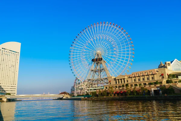 Yokohama, Giappone - 24 novembre 2015: La ruota panoramica nel cosmo — Foto Stock