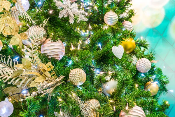 Primer plano del fondo de las decoraciones del árbol de Navidad — Foto de Stock