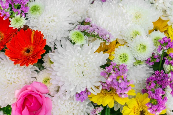 Lindas flores para os namorados e cena do casamento — Fotografia de Stock