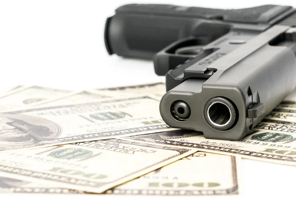 Imagen de cerca de la pistola y el dólar  . — Foto de Stock