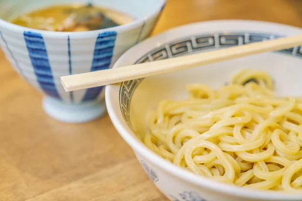 Japansk nudel på bordet — Stockfoto