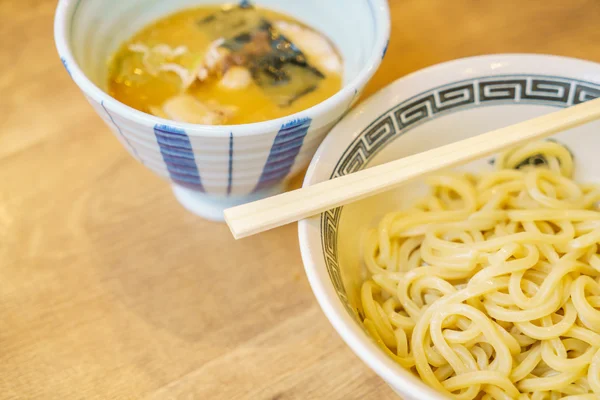 Mie ramen Jepang di atas meja — Stok Foto