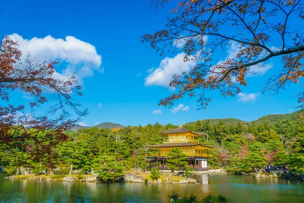 Kinkakuji tempel "Het gouden paviljoen" in Kyoto, Japan — Stockfoto