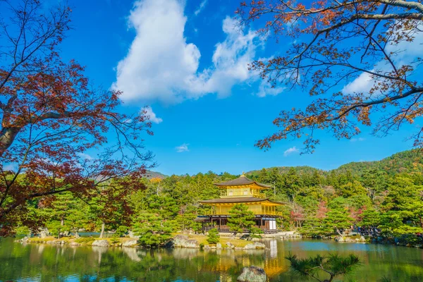 Templo Kinkakuji "El Pabellón de Oro" en Kyoto, Japón — Foto de Stock