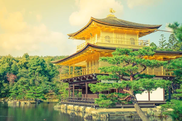 Kinkakuji Tapınağı "Altın köşk" Kyoto, Japonya (filtre — Stok fotoğraf