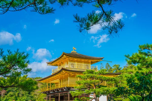 Kinkakuji Temple "Den gyllene paviljongen" i Kyoto, Japan — Stockfoto