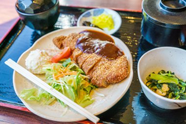 Japon yemekleri stil Teriyaki tavuk pilav ile