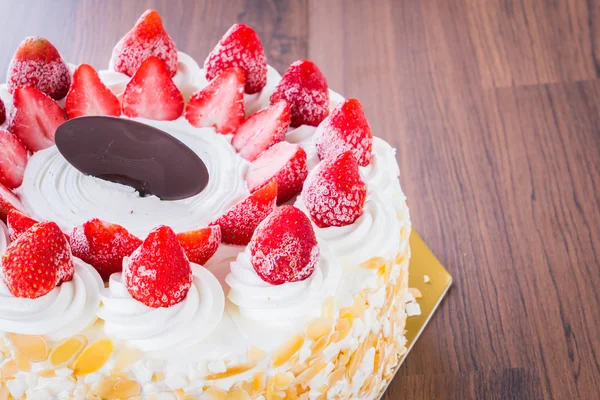 Strawberry ice-cream cake — Stock Photo, Image