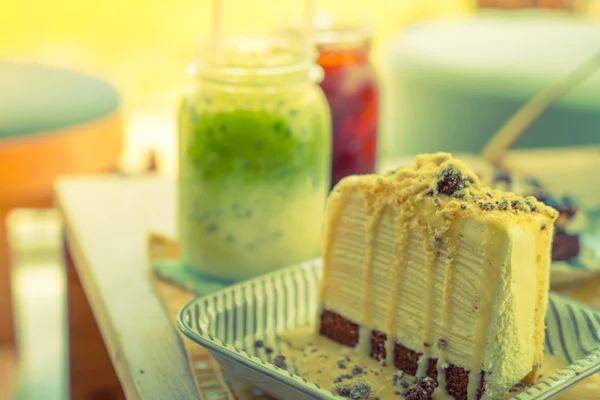 Bolo de crepe de chocolate (Imagem filtrada processada efeito vintage . — Fotografia de Stock