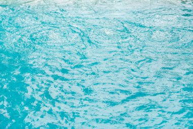 Mavi Yüzme Havuzu et kalınlığı ile su yivli .