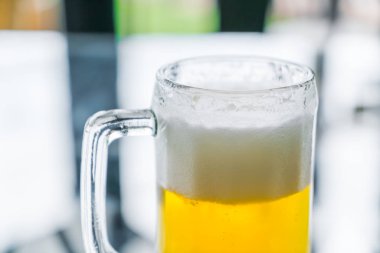 Kupa bira tablo ile .