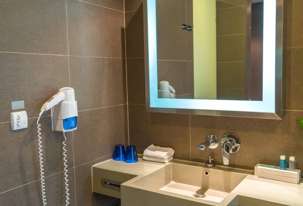 화장실의 인테리어 현대 . — 스톡 사진