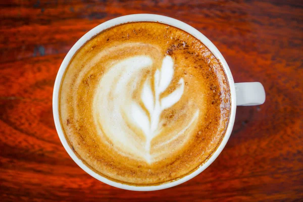 Ahşap masadaki Latte Kahve Sanatı . — Stok fotoğraf