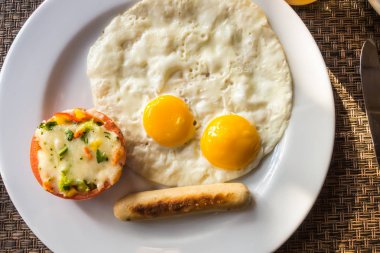 Yumurta ve sosis Kahvaltı .