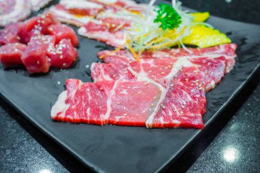 Çiğ et. Yiyecek ve içecek geçmişi.