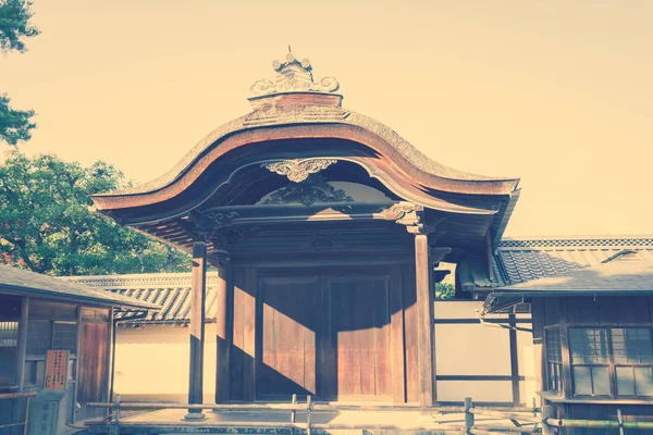 Kinkakuji tempel "Het gouden paviljoen" in Kyoto, Japan (Filter — Stockfoto