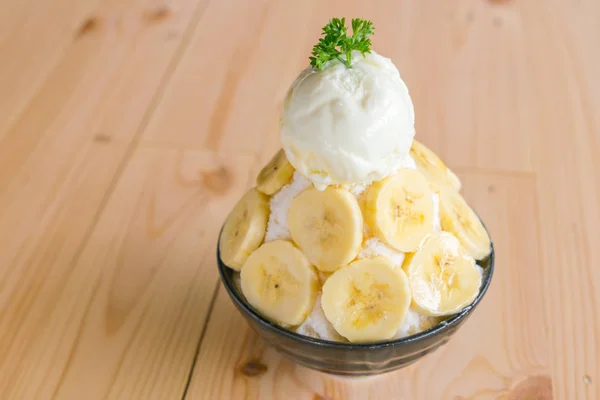 Korean style bing su fresh banana shaved ice on wood table . — Stock Photo, Image