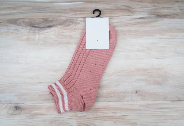 Socken auf Holzgrund . — Stockfoto