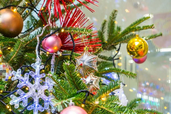 Primer plano del fondo de las decoraciones del árbol de Navidad — Foto de Stock