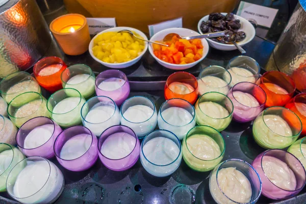 Breakfast buffet with yoghurt . — Stock Photo, Image