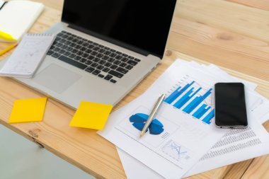 Mali tablo dizüstü bilgisayar ve telefon listelerinde .