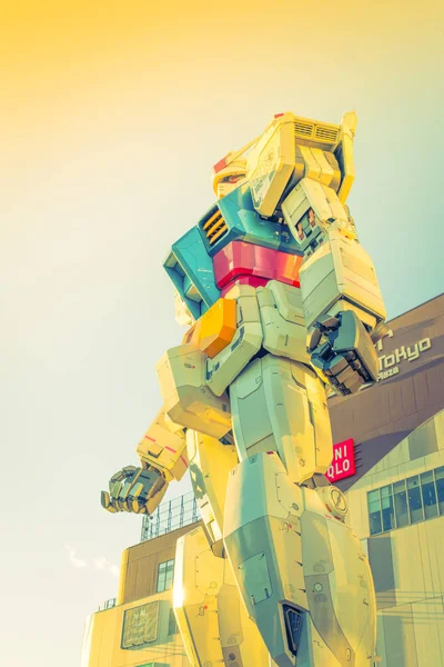 Actuaciones Gundam de tamaño completo fuera de DiverCity Tokyo Plaza, Oda —  Fotos de Stock