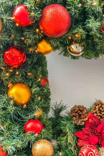 Noel ağacı ve süslemeler — Stok fotoğraf