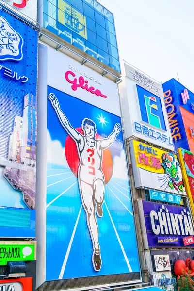 Osaka, Japonsko - 30. listopadu 2015: Glico billboard je ikona — Stock fotografie