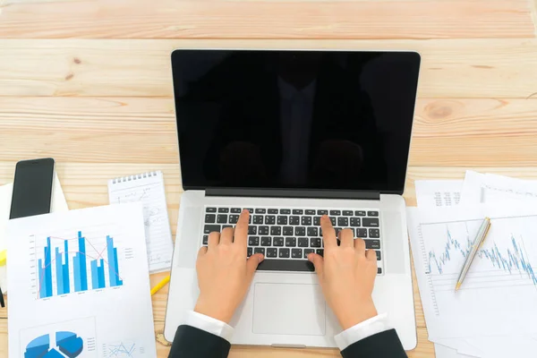 Business people using laptop and Financial charts at meeting off — Stock Photo, Image