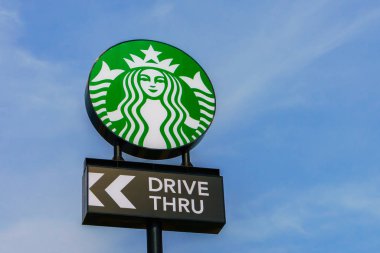 KhonKaen Eyaleti, Tayland - 20 Aralık 2015: Starbucks driv
