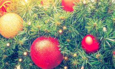 Noel ağacı ve süslemeler 