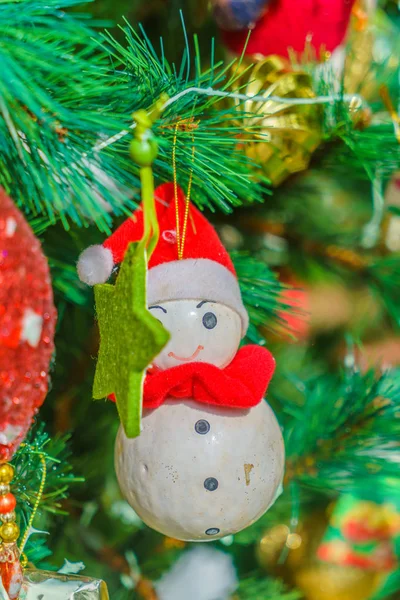 Árbol de Navidad y decoraciones —  Fotos de Stock