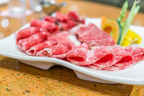 Rohes frisches Rindfleisch ungekocht . — Stockfoto