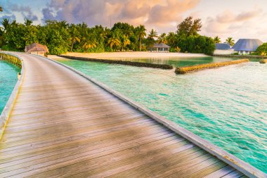 Güzel su Villa sunris, tropikal Maldivler adasında