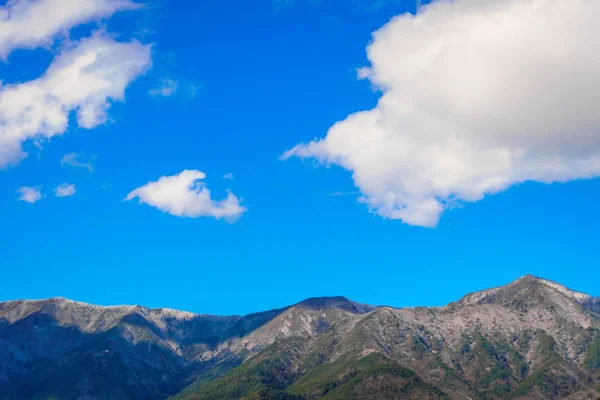 Gyönyörű festői japán hegy, kék sky — Stock Fotó